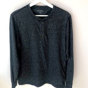 Banana Republic Grey long sleeve Man’s Top. Size M
